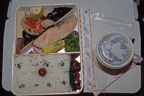 [汽車弁当（新幹線「ひかり347号」　車内にて　727-7008〔幹ハカ〕E8編成　347A）]