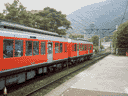 [箱根登山鉄道2000系S2編成と沿線あじさい美化活動（小涌谷　神奈川県足柄下郡箱根町）]